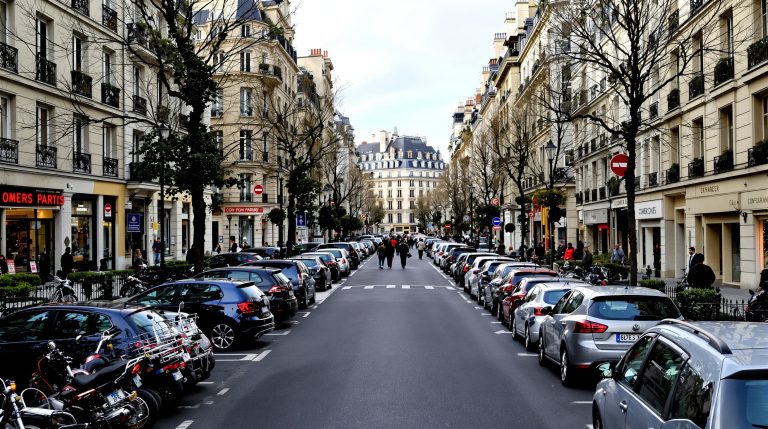 Stationnement Paris : Trouvez les meilleures options et conseils pratiques pour vous garer facilement